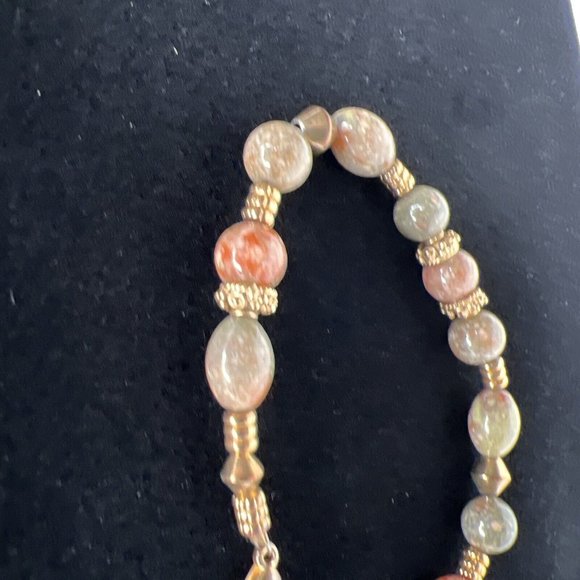 2 Women Bracelets Beaded and Chain Gold Tone Jewelry - Picture 5 of 10